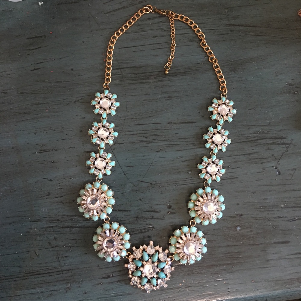 Gorgeous statement necklace!